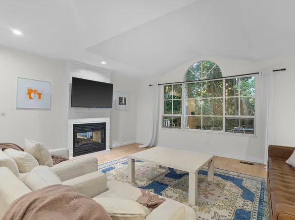 31 Deerwood Pl, Pt Moody, BC V3H 4X7