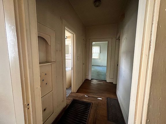 3rd image of 2408 Monroe St