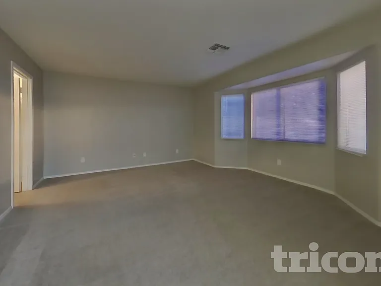 12510 W Scotts Dr — Photo 7