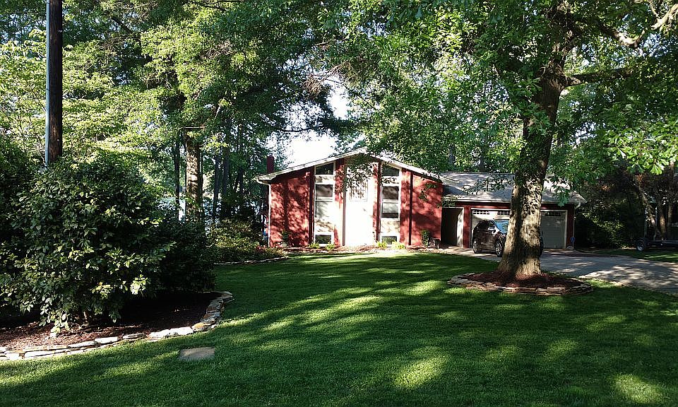 2nd image of 3278 Lake Shore Rd S