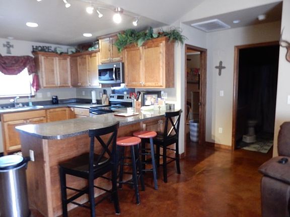 3rd image of 213 Green Oaks Loop