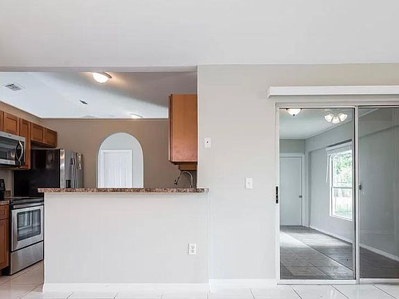 4th image of 1610 Dorset Dr #1