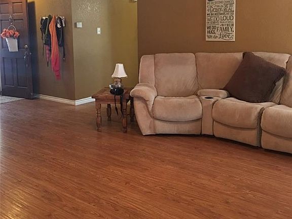 4th image of 2700 Parkview Dr