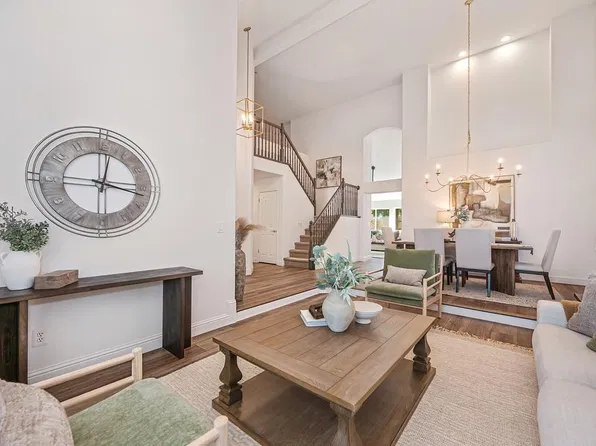 200 Luna Cir, Folsom, CA 95630