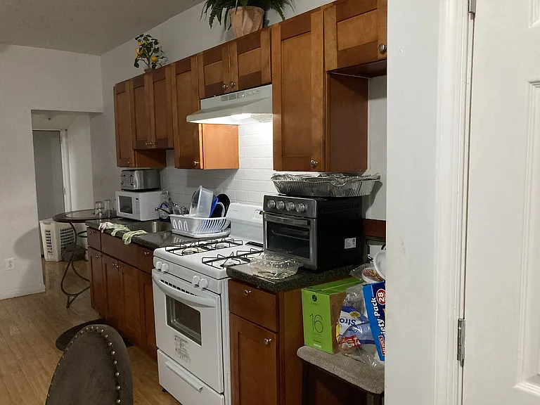 1551 N Allison St — Photo 11