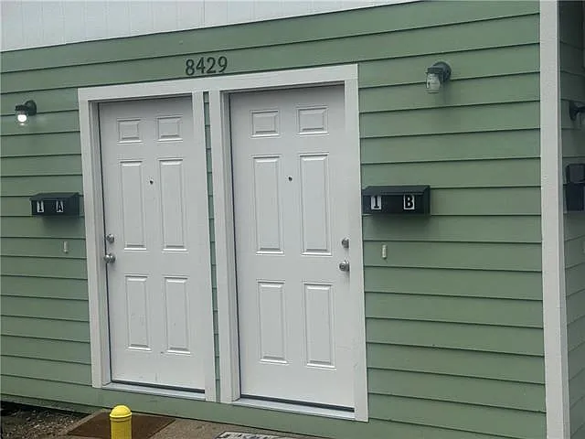 2 bed, 1.0 bath, 803 sqft, $1,400 — Photo 2