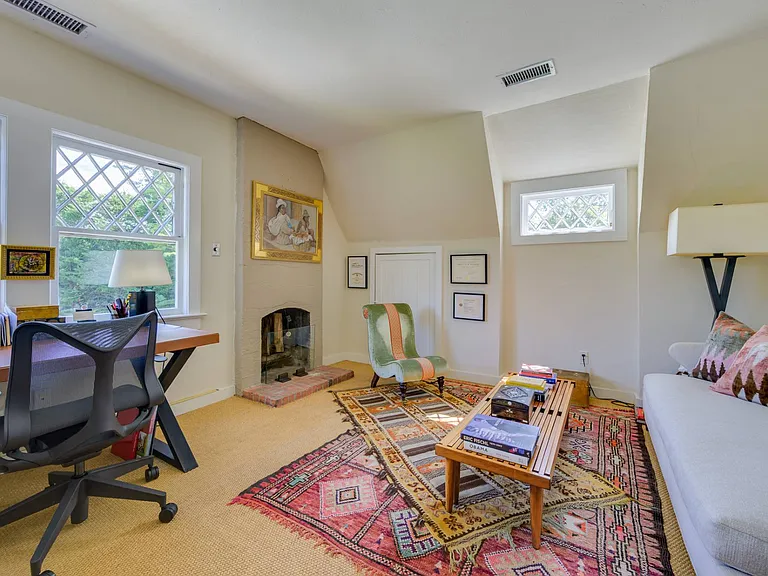 41 Eastway Dr — Photo 29