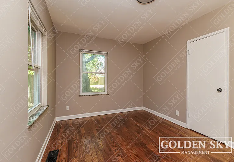 5161 Primrose Ave — Photo 8