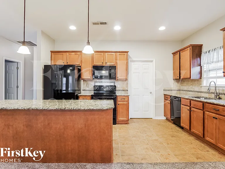 1092 Fairbank Ln — Photo 6