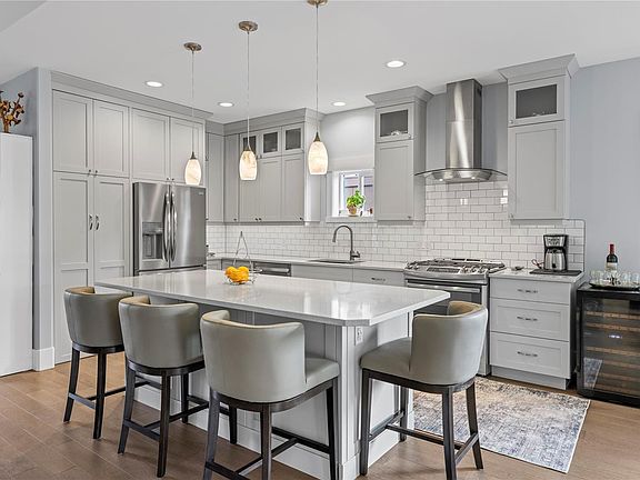 2nd image of 679 Chelsea Pl