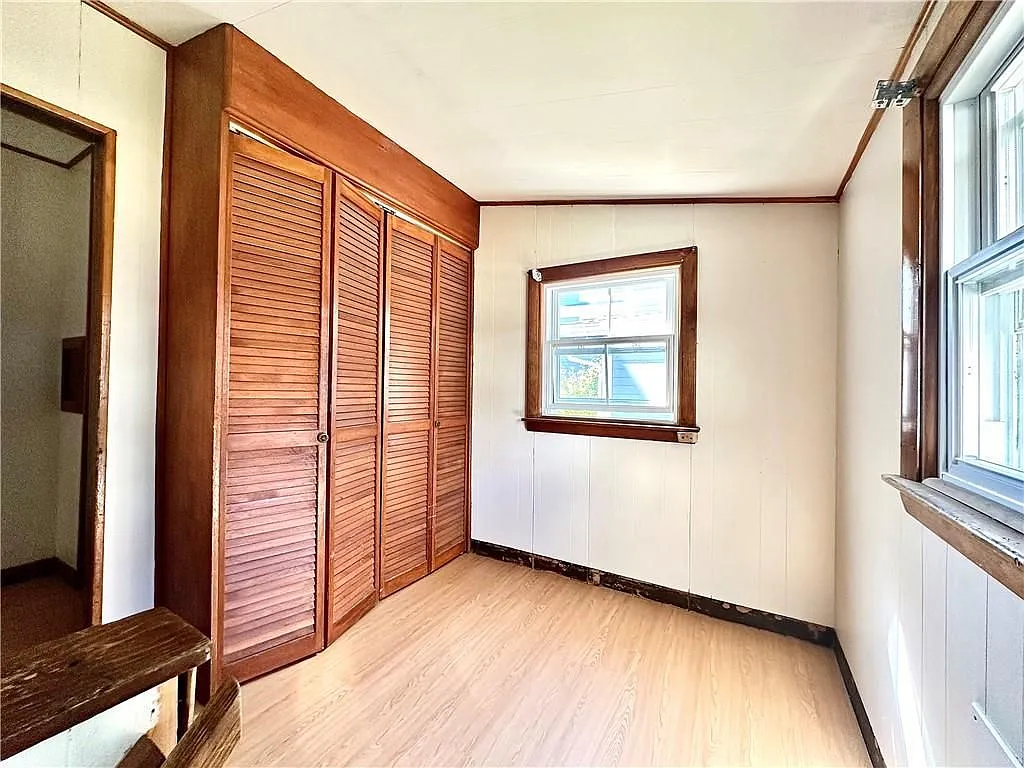 4 bed, 1.0 bath, 1391 sqft, $4,000 — Photo 3