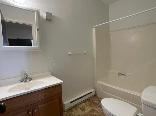 146 W High St APT 8, Womelsdorf, PA 19567