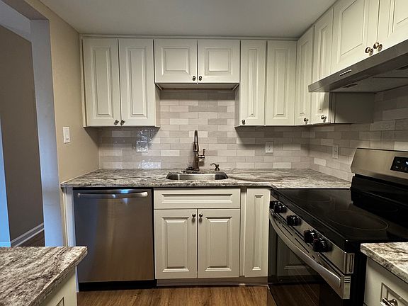 2nd image of 925 Cleveland St Unit 33