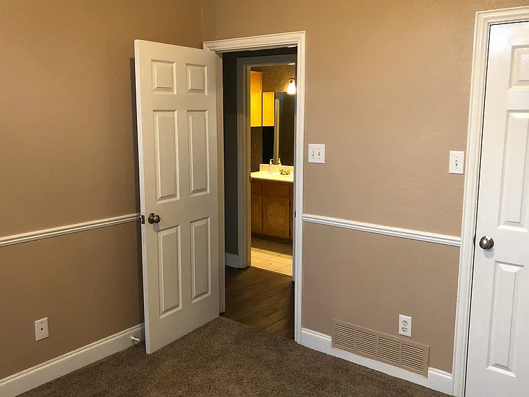 2123 Millwood Dr — Photo 2