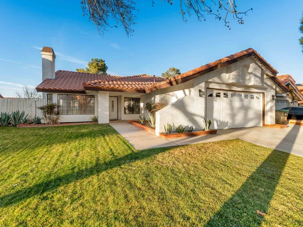5373 Katrina Pl, Palmdale, CA 93552