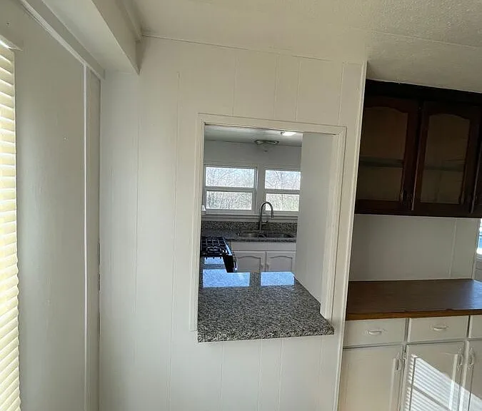 122 Court Dr — Photo 9