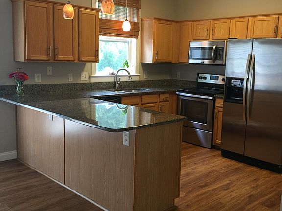 Beautiful kitchen. Granite and stainless steel.
