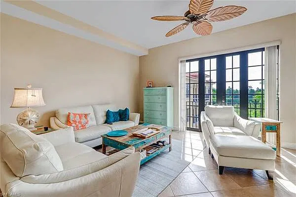 1 bed, 1.5 bath, 1005 sqft, $2,200 — Photo 2