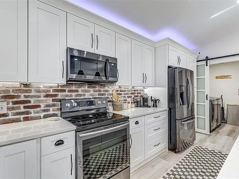 814 Brightview Dr — Photo 4