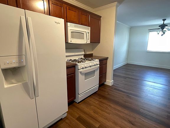 4th image of 3300 W Hawthorne Ct