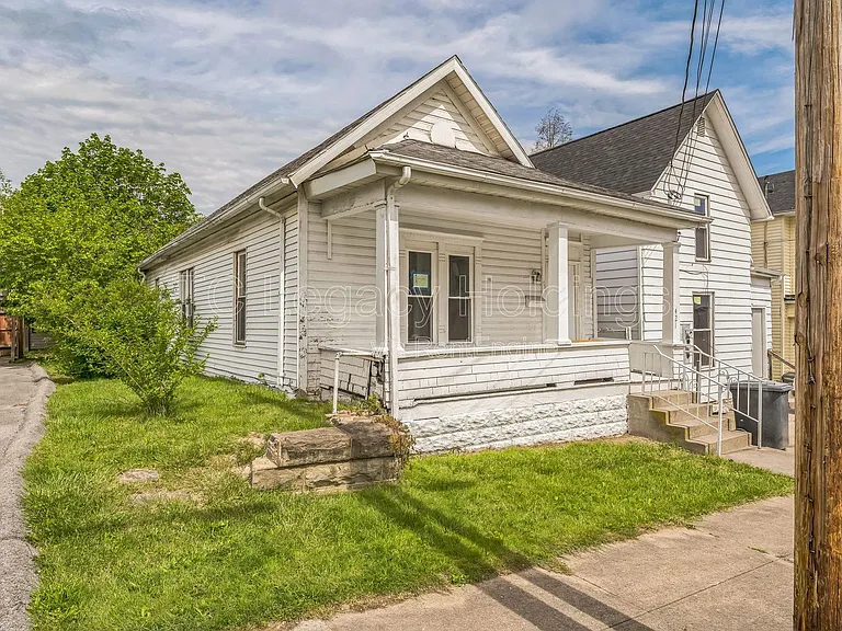 421 Walnut Ave — Photo 2
