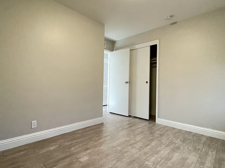 3713 Justine Dr — Photo 11