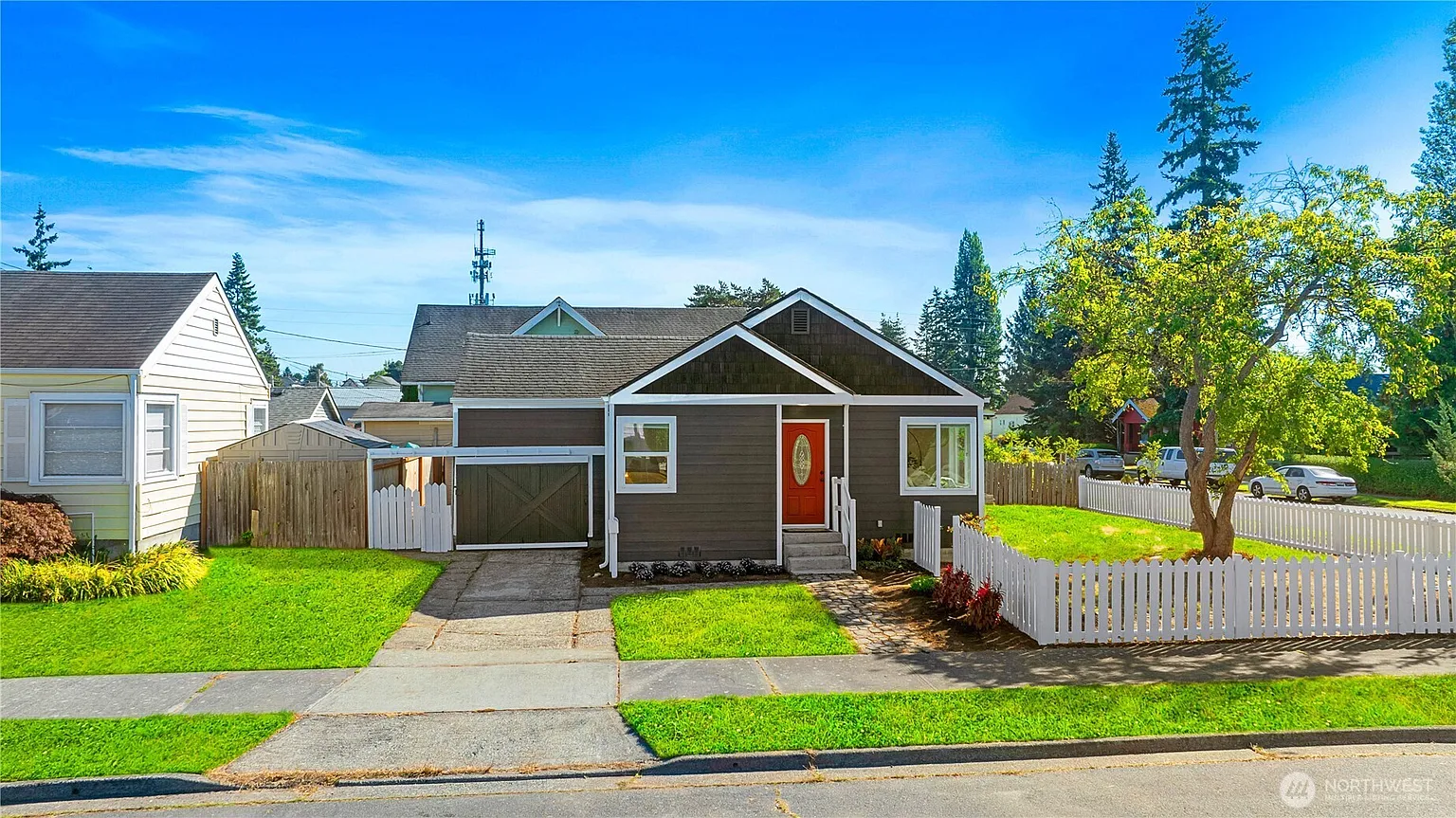 2031 Maple Street photo 1