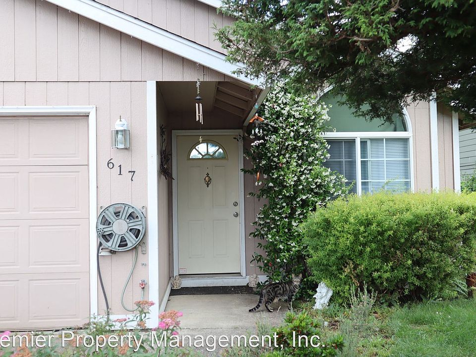 2nd image of 617 NW 8th Ave