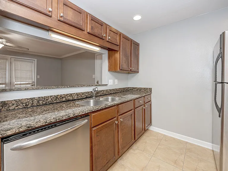 2421 Beachview Dr #G-13 — Photo 42