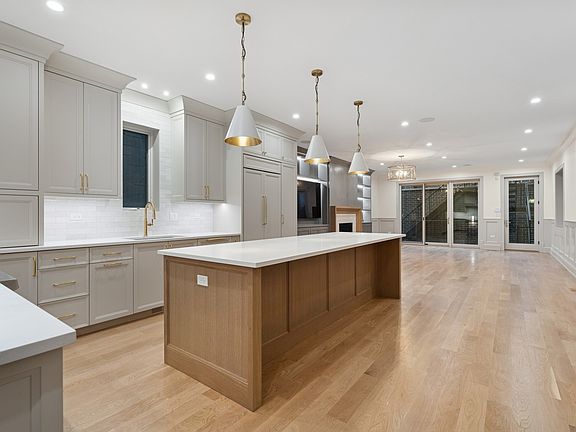 2nd image of 2023 W Augusta Blvd #1E
