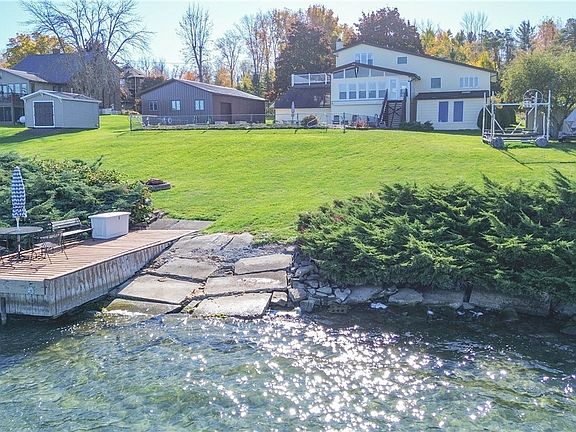 2nd image of 286 River Rd