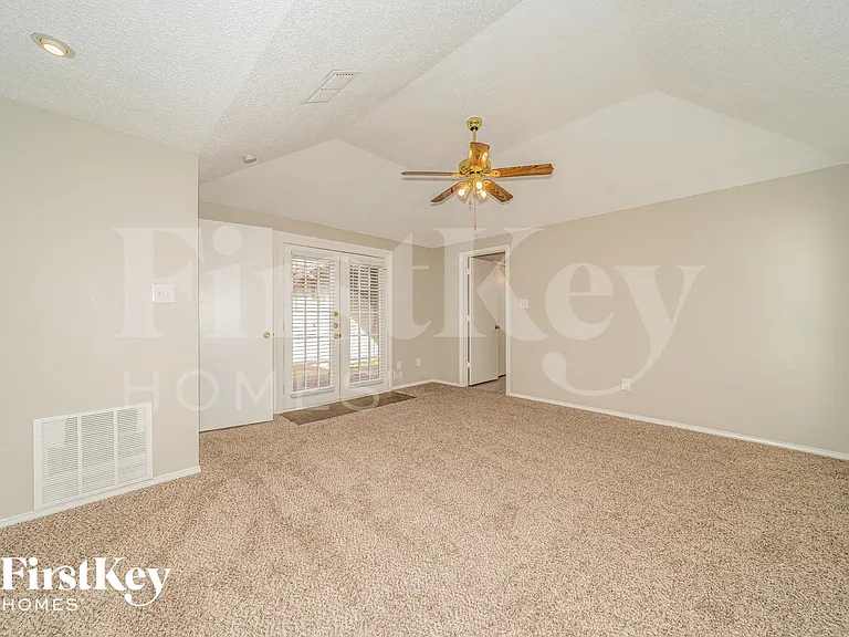 3941 Los Robles Dr — Photo 9