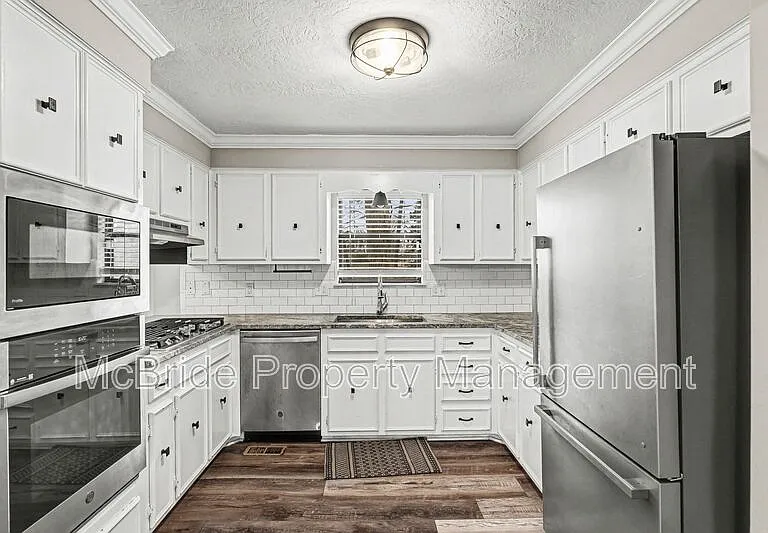 1304 Dominica Dr — Photo 10