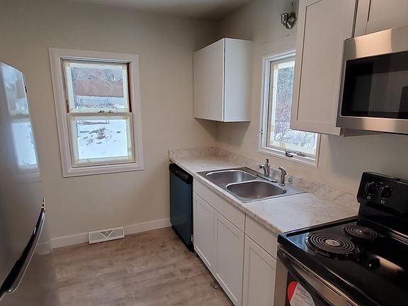 2nd image of 611 Grand Ave