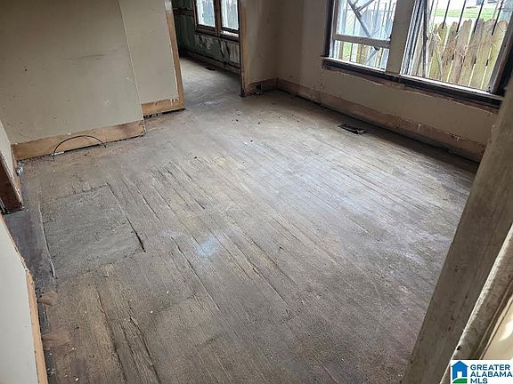 2nd image of 4724 Court S