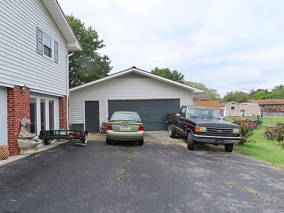 5th image of 300 Lynnwood Dr
