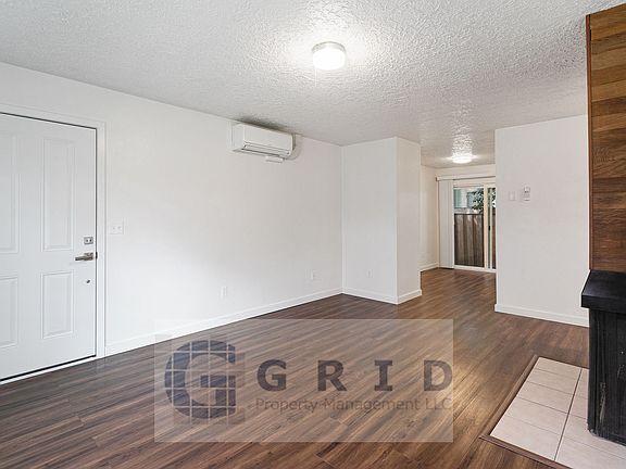 2nd image of 2933-2935 NE Everett St #2933