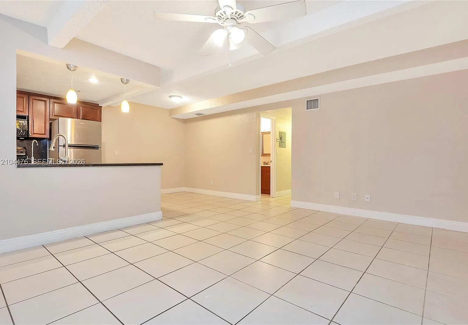 Village Townhouse-Pompano — Photo 4