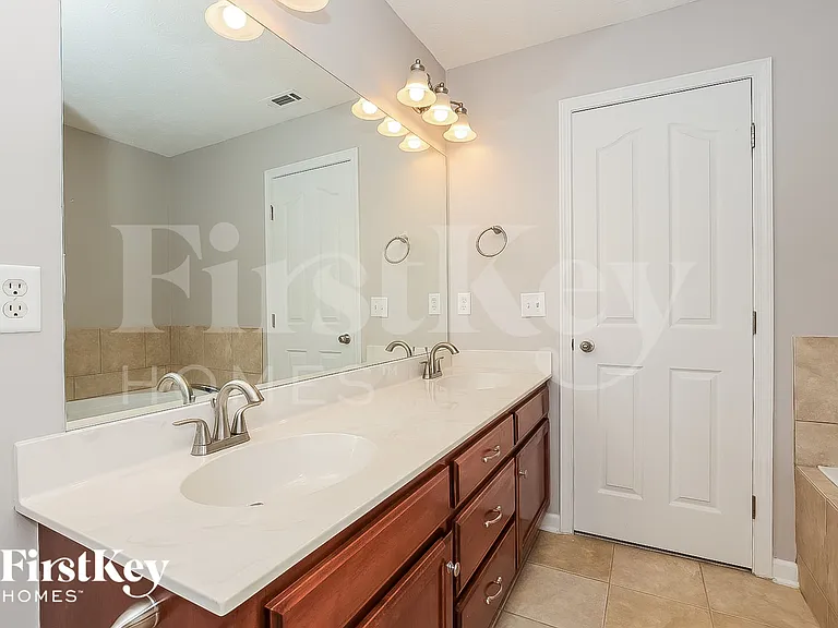 8117 Bostic Dr — Photo 11