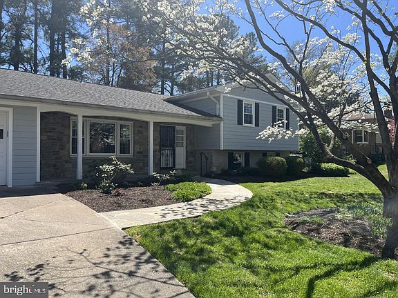 3rd image of 1013 Fairway Dr NE