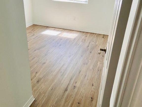 5th image of 3040 Alta View Dr #106