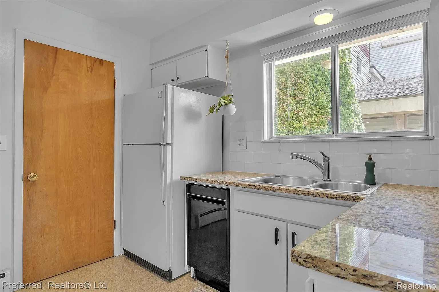2 bed, 996 sqft, $2,400 — Photo 3