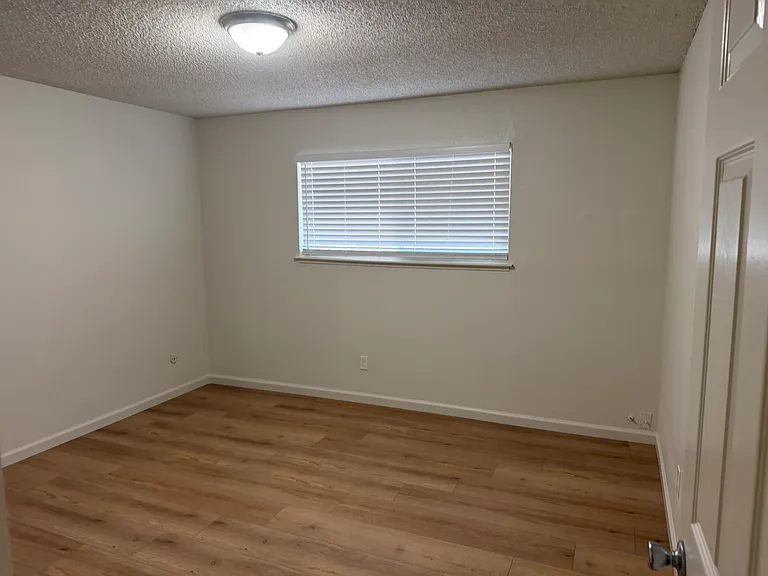 2241 N Chestnut Ave #103 — Photo 6
