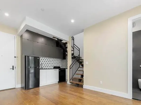 877 Park Avenue image 1 of 9