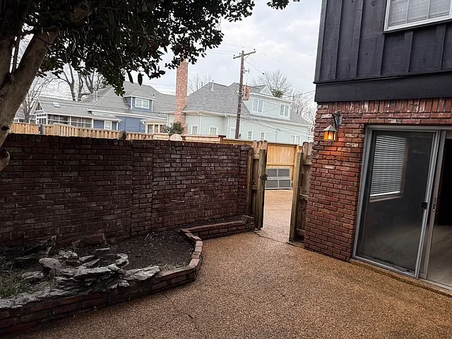 211 S Idlewild St — Photo 34