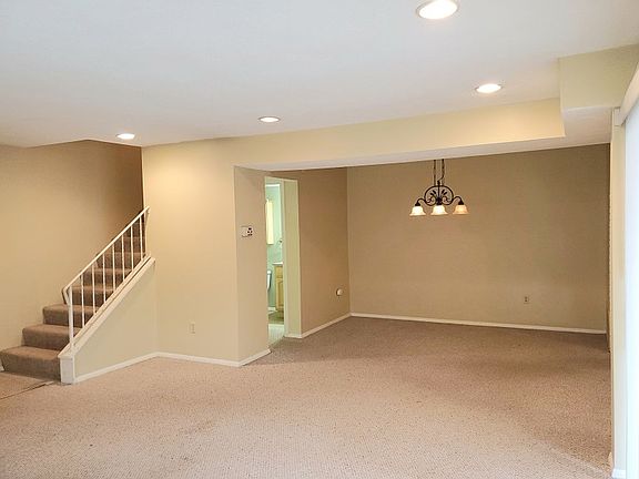 5th image of 617 Edgebrook Dr