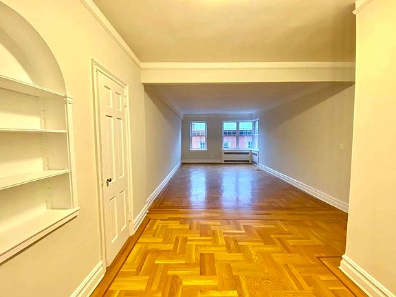 4th image of 225 Sterling Pl APT 4R