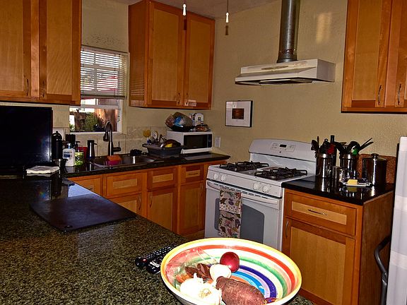 Taylor cottage kitchen