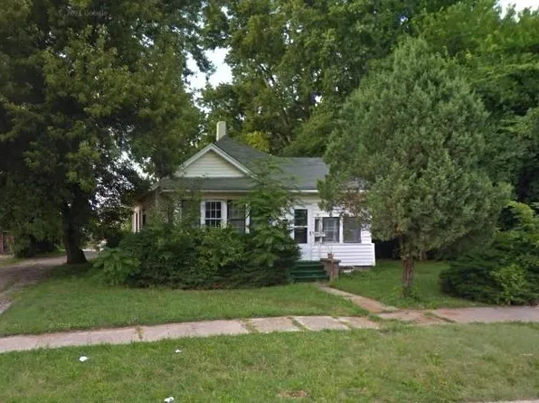 209 W 2nd St, Maryville, MO 64468