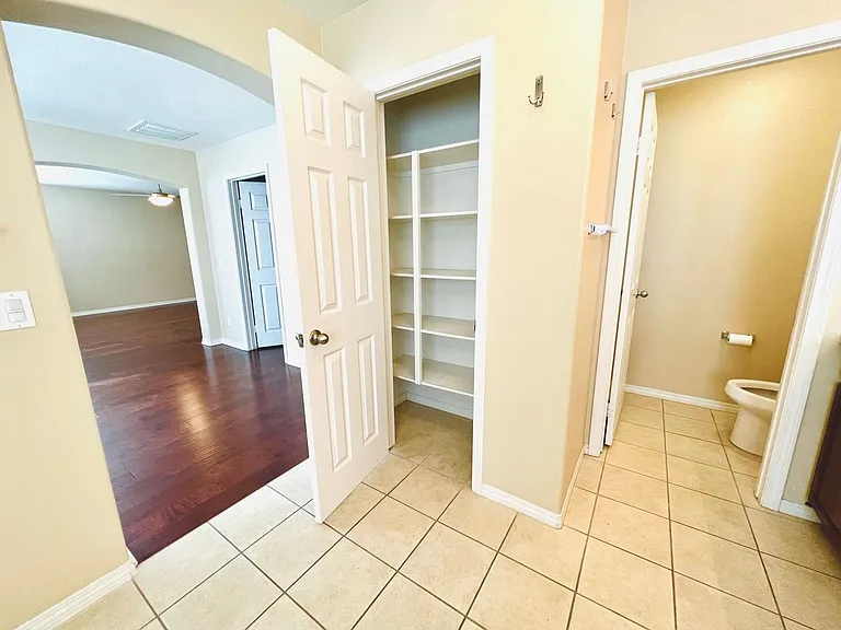 2758 Lavender St — Photo 2